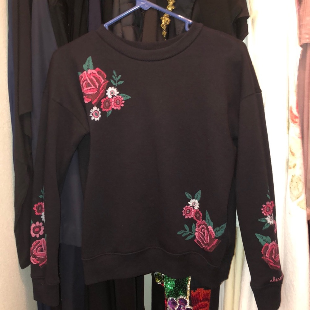 black soft sweatshirt